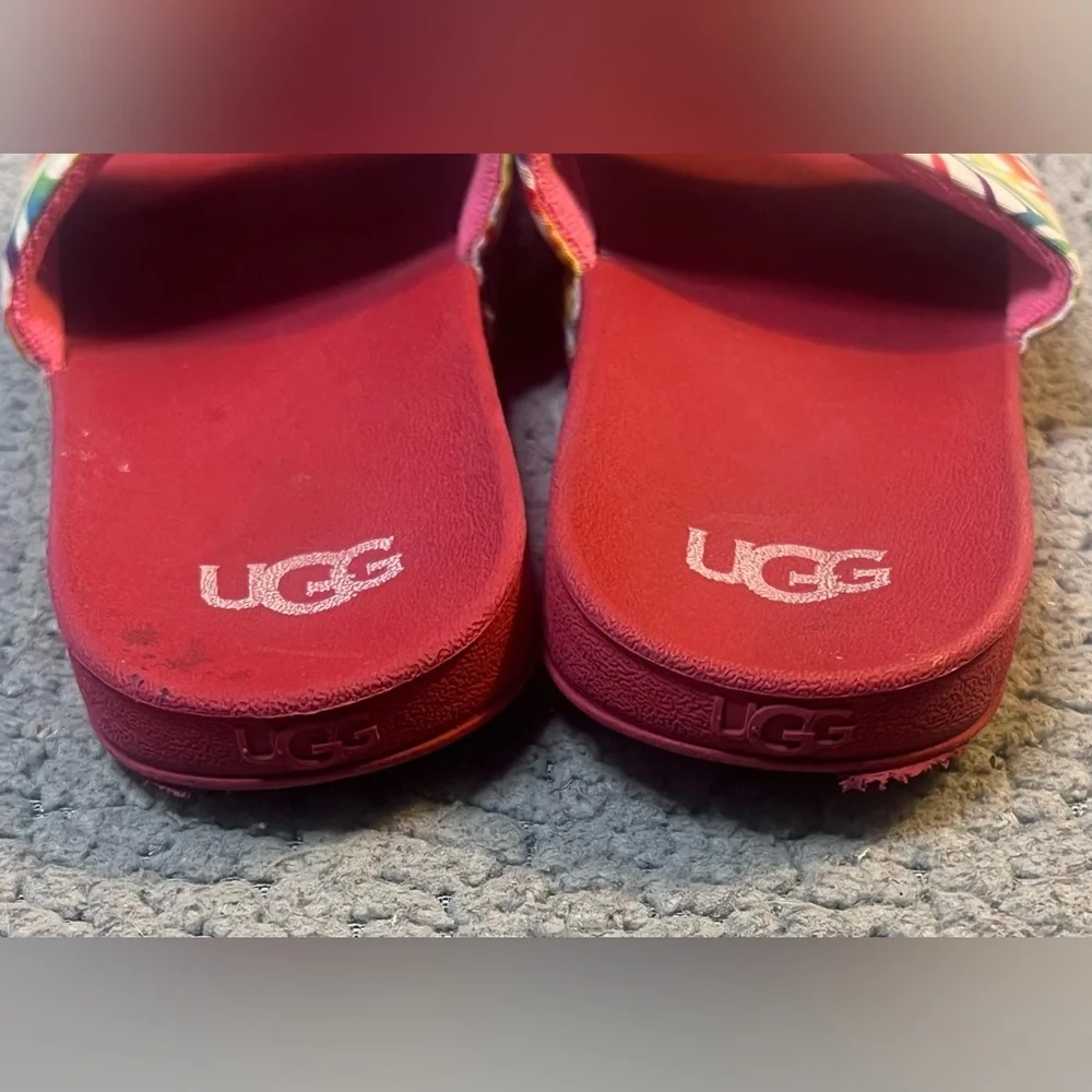 Ugg Beach Slippers Girls Size 1 Red And White‎ Logo Print